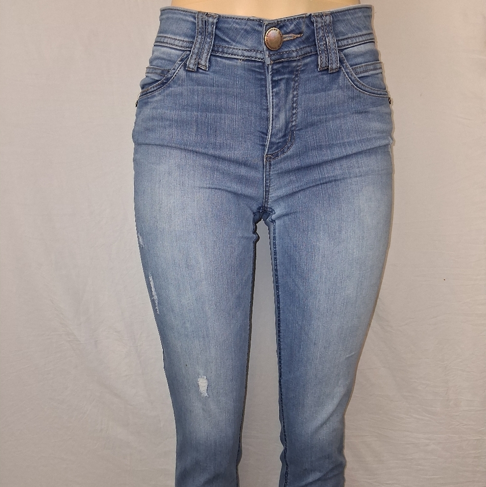 Democracy Light Wash Skinny Jeans with Subtle Distress Size 2 - Picture 4 of 16